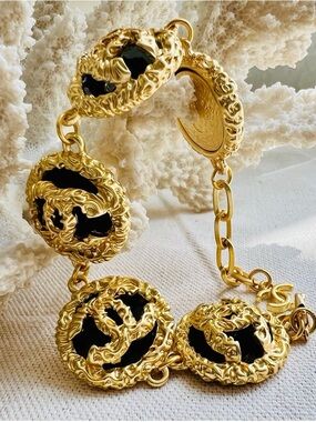 Medallion Gold/black GWP with box